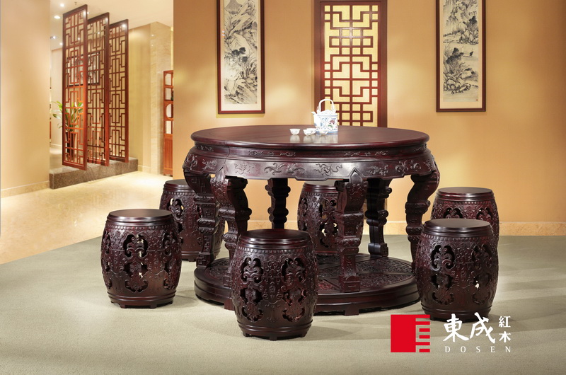 東成紅木1.32米半月形圓臺(tái)
